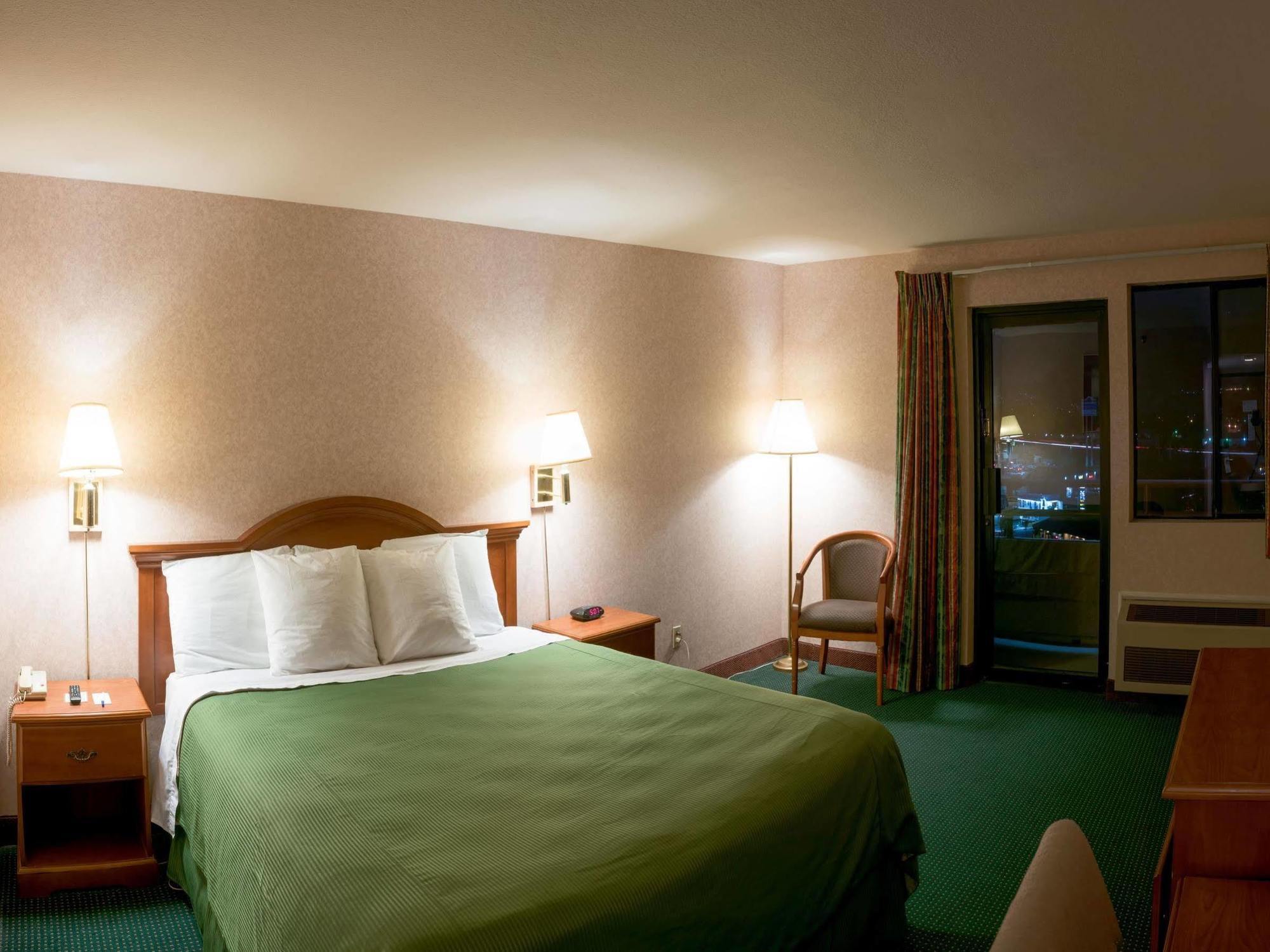 San Bernardino Inn & Suites Eksteriør billede